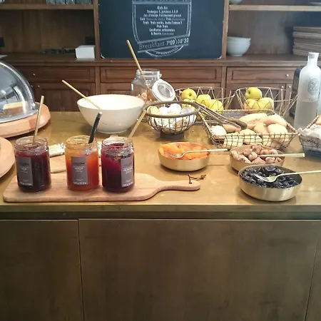 Coq Hotel