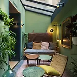 Hotell Coq Paris